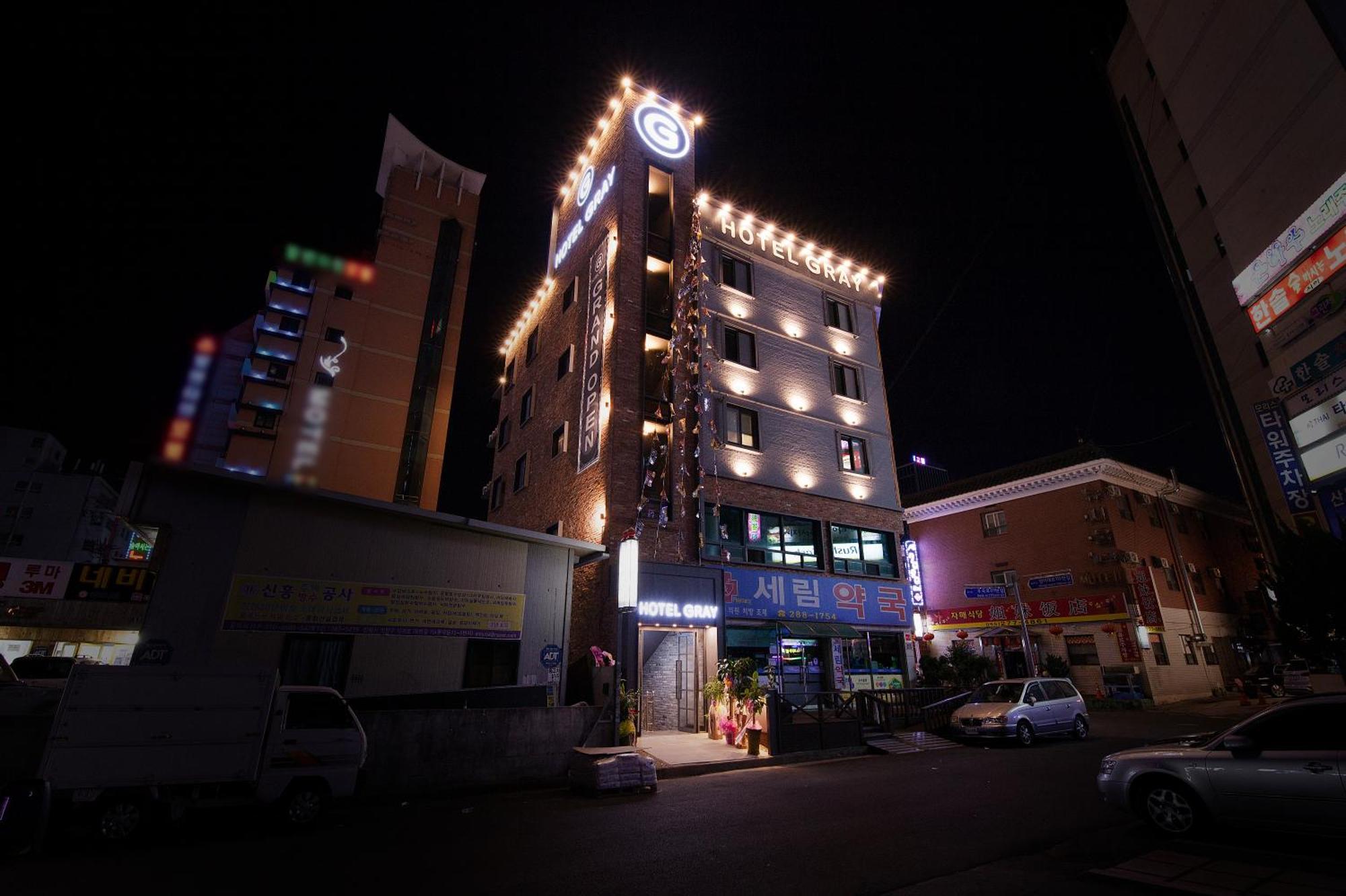 Hotel Gray Changwon Bagian luar foto