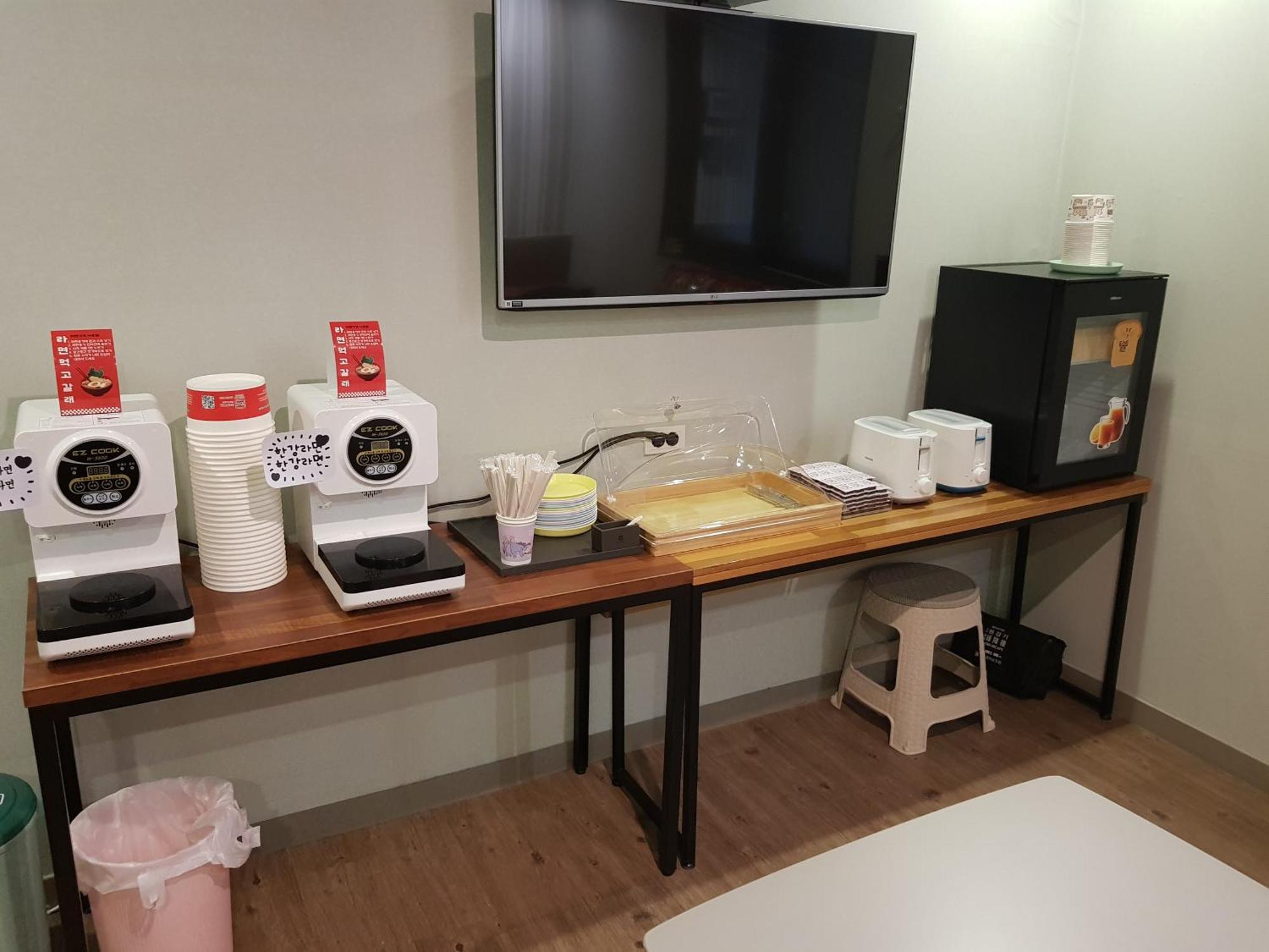 Hotel Gray Changwon Bagian luar foto