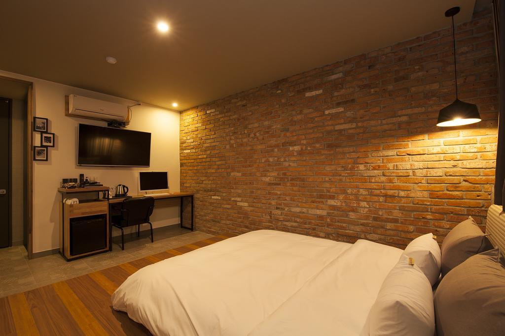 Hotel Gray Changwon Bagian luar foto