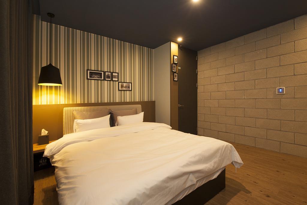 Hotel Gray Changwon Bagian luar foto