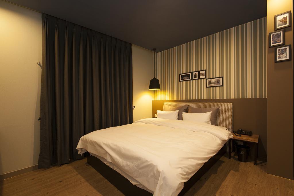 Hotel Gray Changwon Bagian luar foto