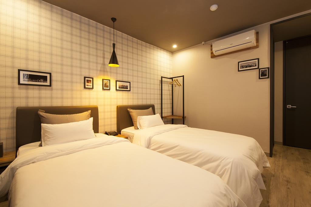 Hotel Gray Changwon Bagian luar foto