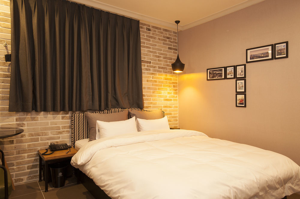 Hotel Gray Changwon Bagian luar foto